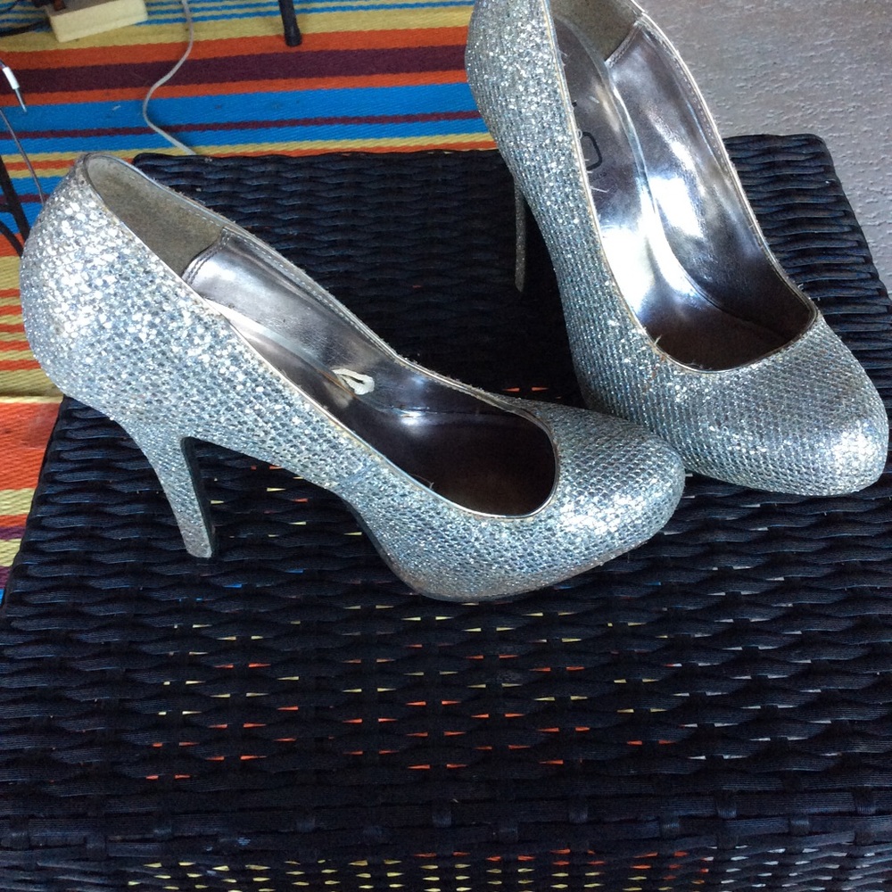 Silver sequin pumps